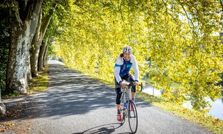 Cheesecake de côco com calda de goiaba